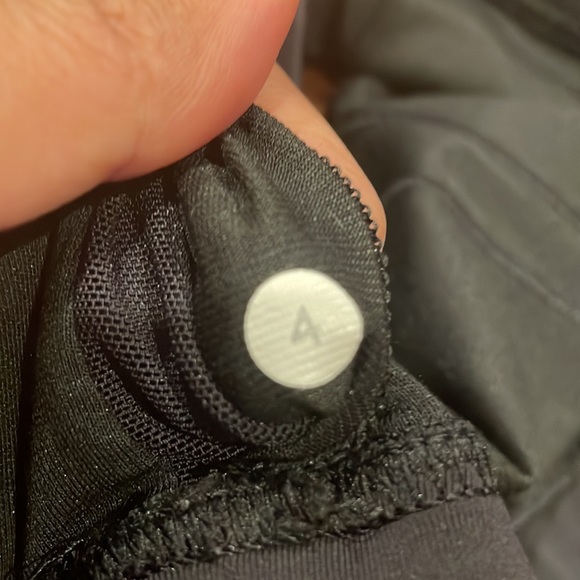 Lululemon sports bra - Picture 7 of 8